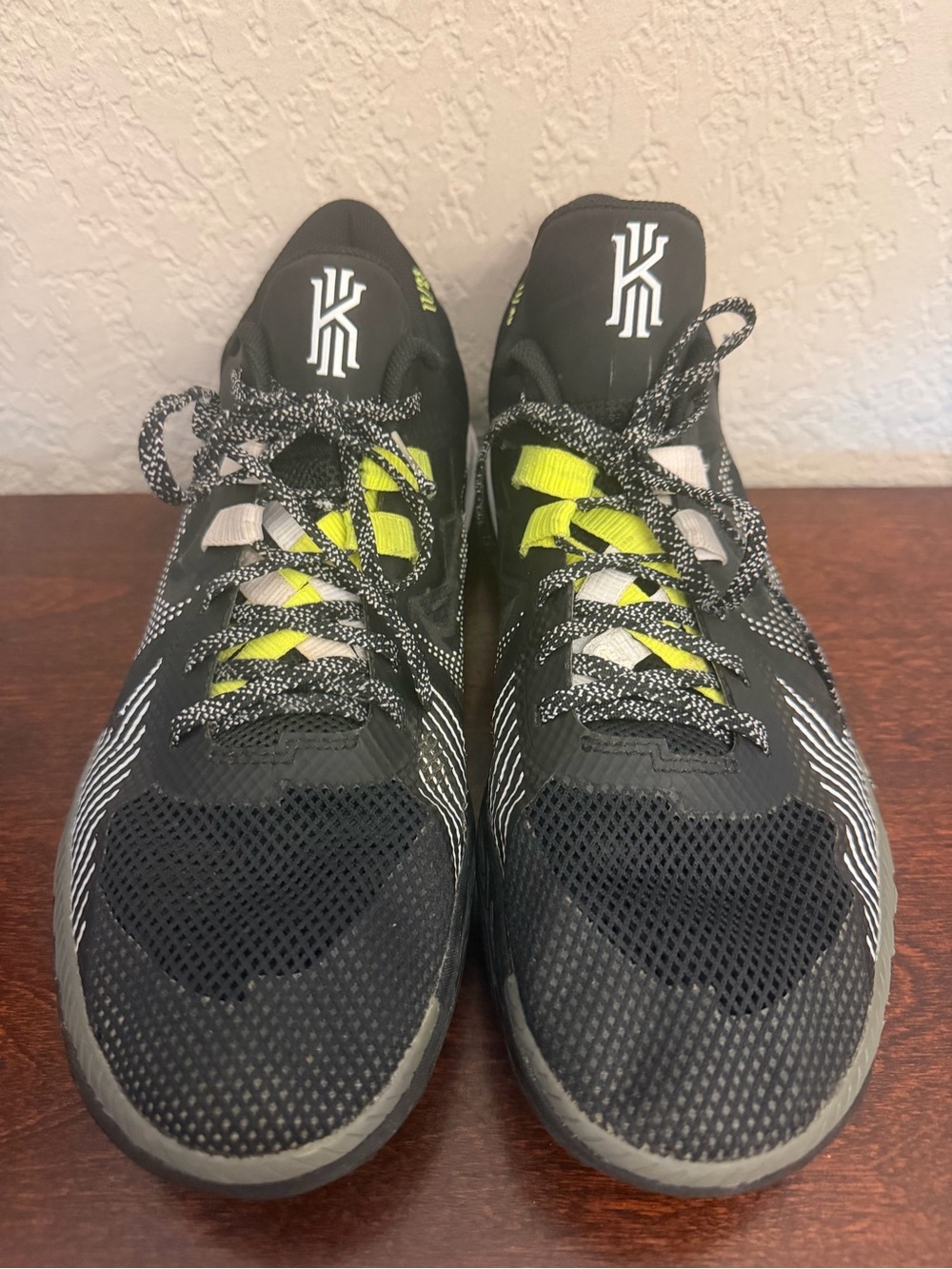 Nike Men’s Kyrie Flytrap 5 Sneakers Shoes Size 11 Black White Mesh CZ4100-002
